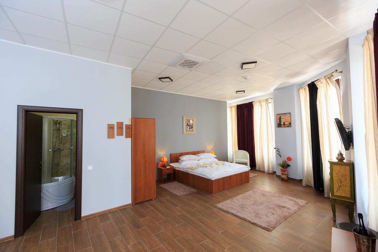 Corner Center Rental Бузеу Екстер'єр фото