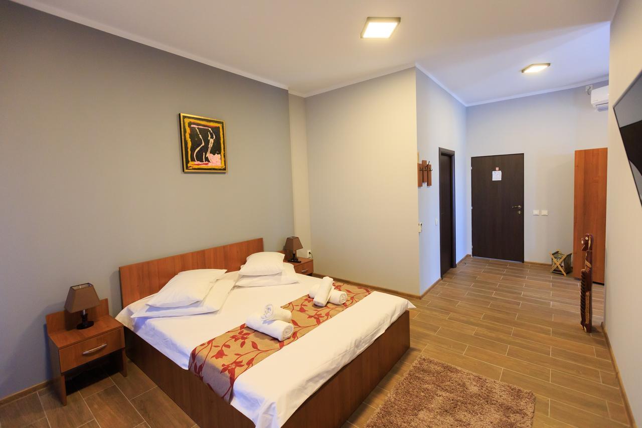 Corner Center Rental Бузеу Екстер'єр фото