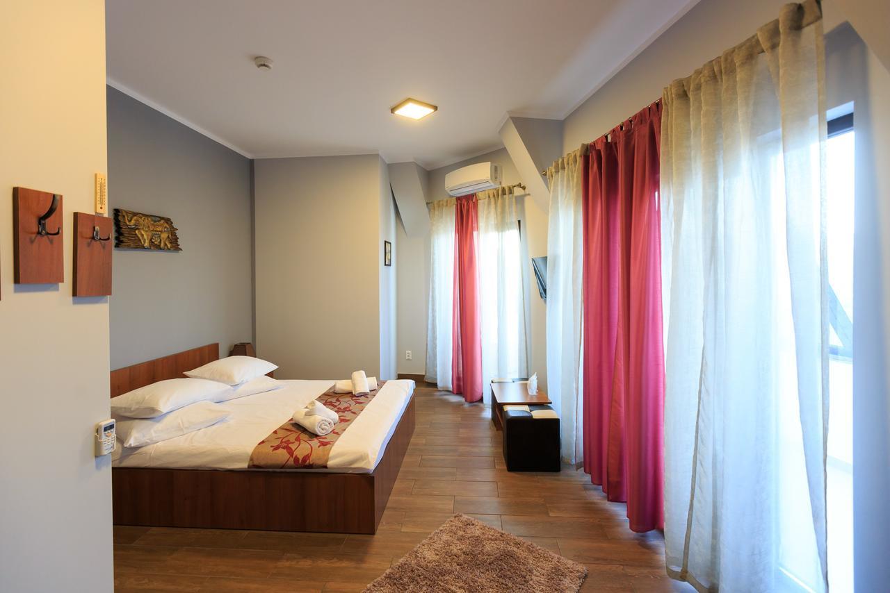 Corner Center Rental Бузеу Екстер'єр фото