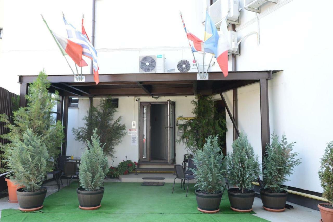 Corner Center Rental Бузеу Екстер'єр фото