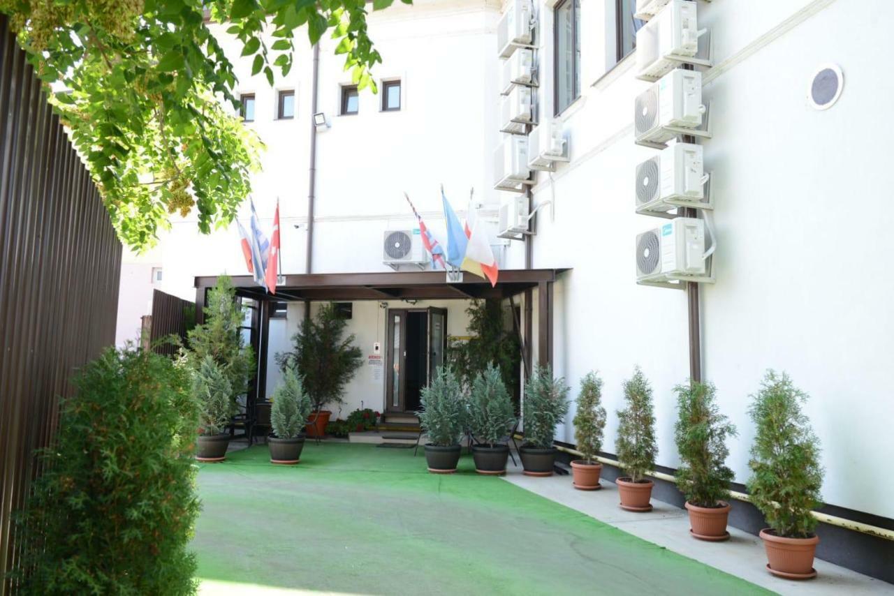Corner Center Rental Бузеу Екстер'єр фото