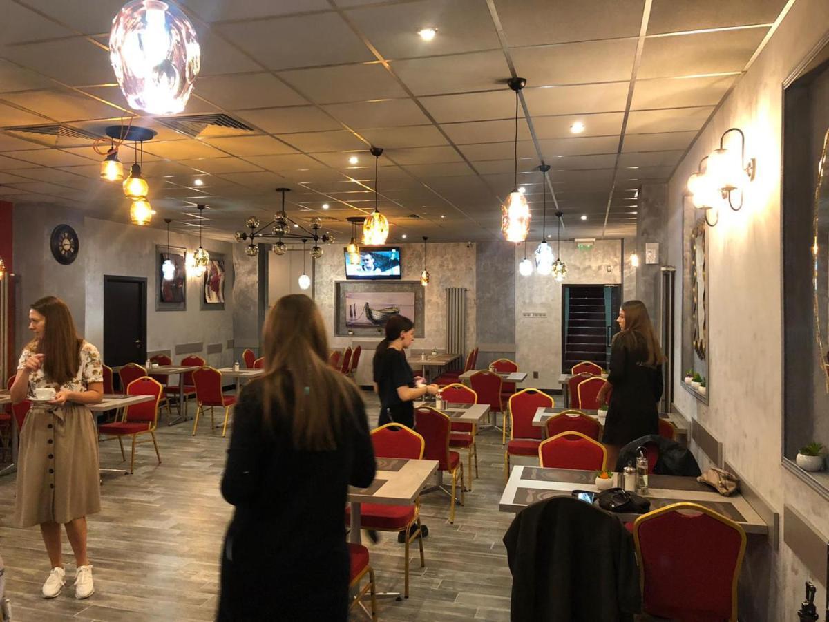 Corner Center Rental Бузеу Екстер'єр фото
