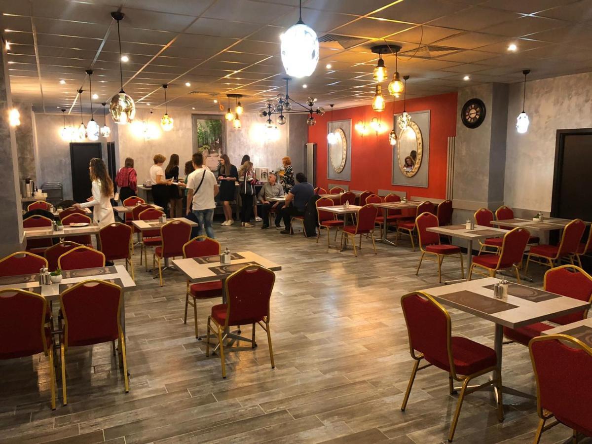 Corner Center Rental Бузеу Екстер'єр фото